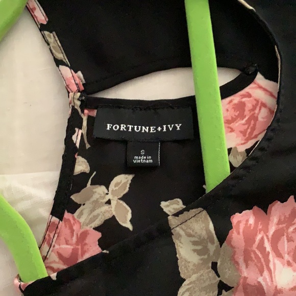 Cold shoulder flutter sleeve blouse - Picture 3 of 7